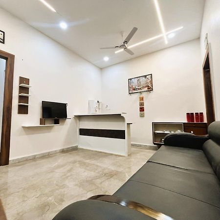 Shree Stay Inn Luxe' Holiday Home Ujjain Ngoại thất bức ảnh
