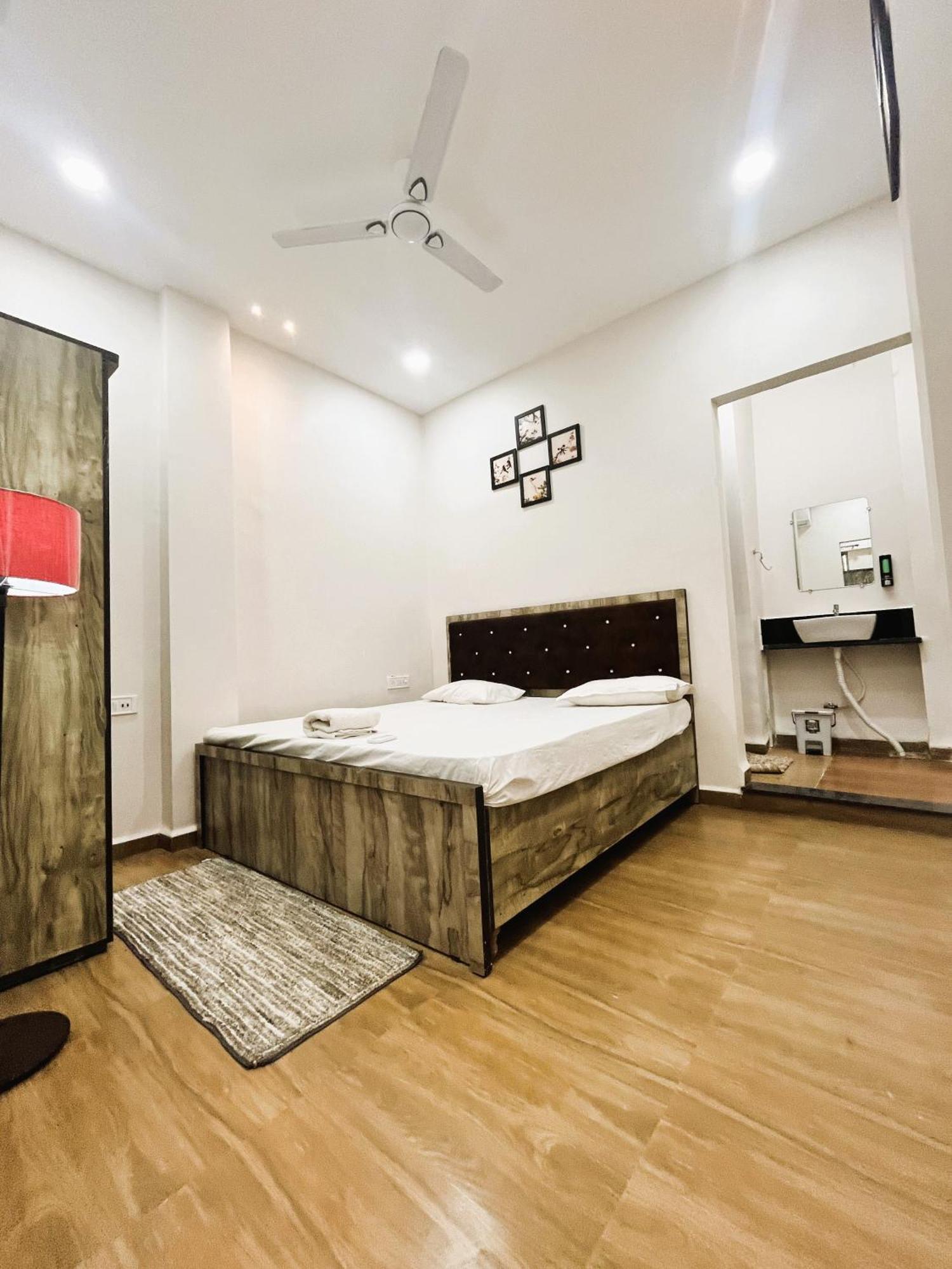 Shree Stay Inn Luxe' Holiday Home Ujjain Ngoại thất bức ảnh