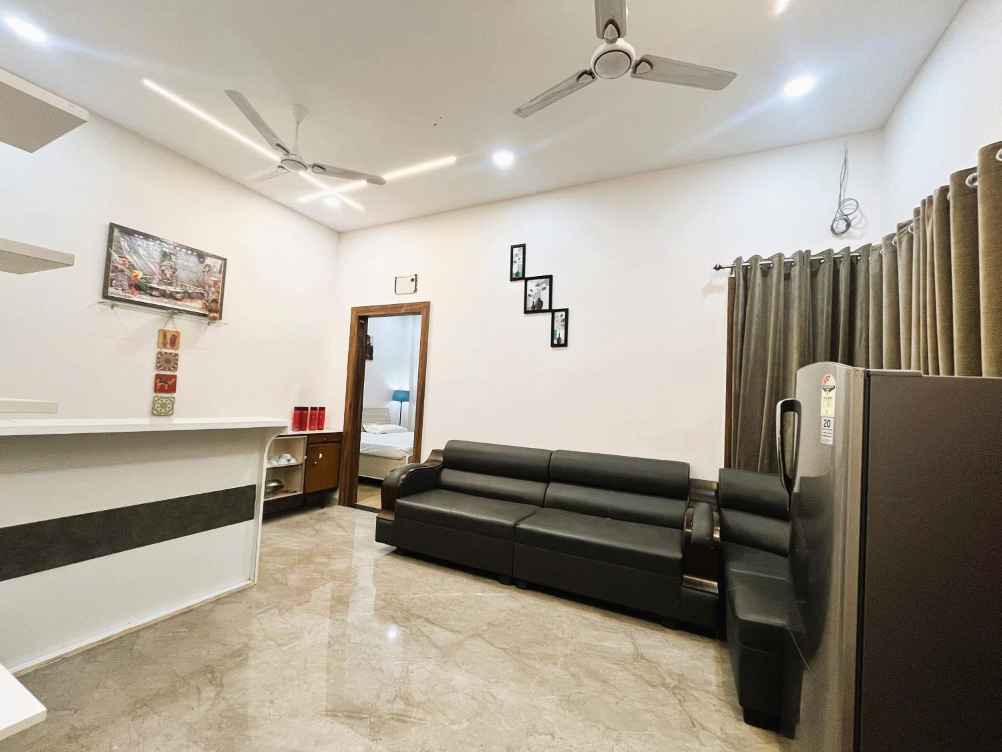 Shree Stay Inn Luxe' Holiday Home Ujjain Ngoại thất bức ảnh