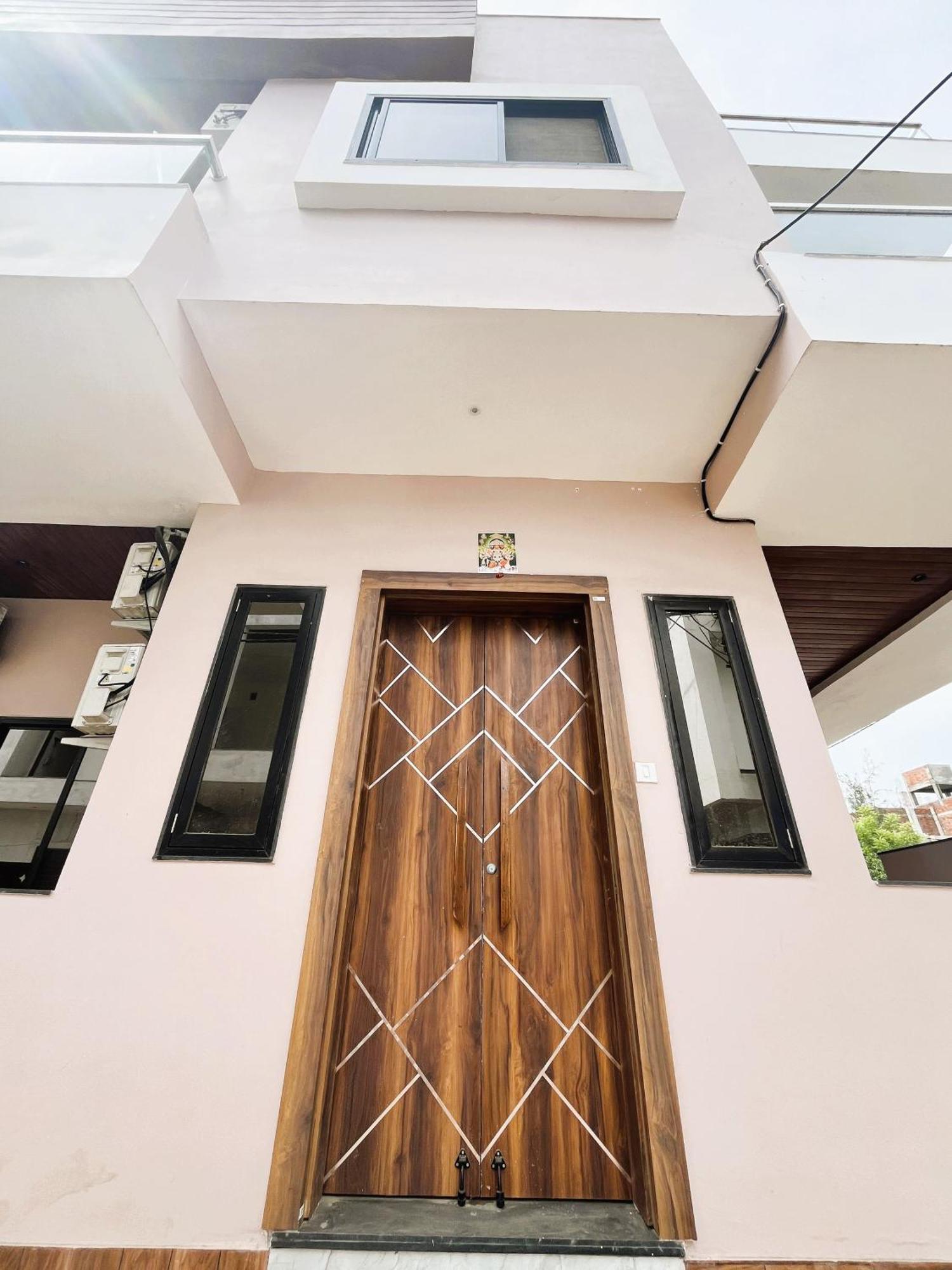 Shree Stay Inn Luxe' Holiday Home Ujjain Ngoại thất bức ảnh