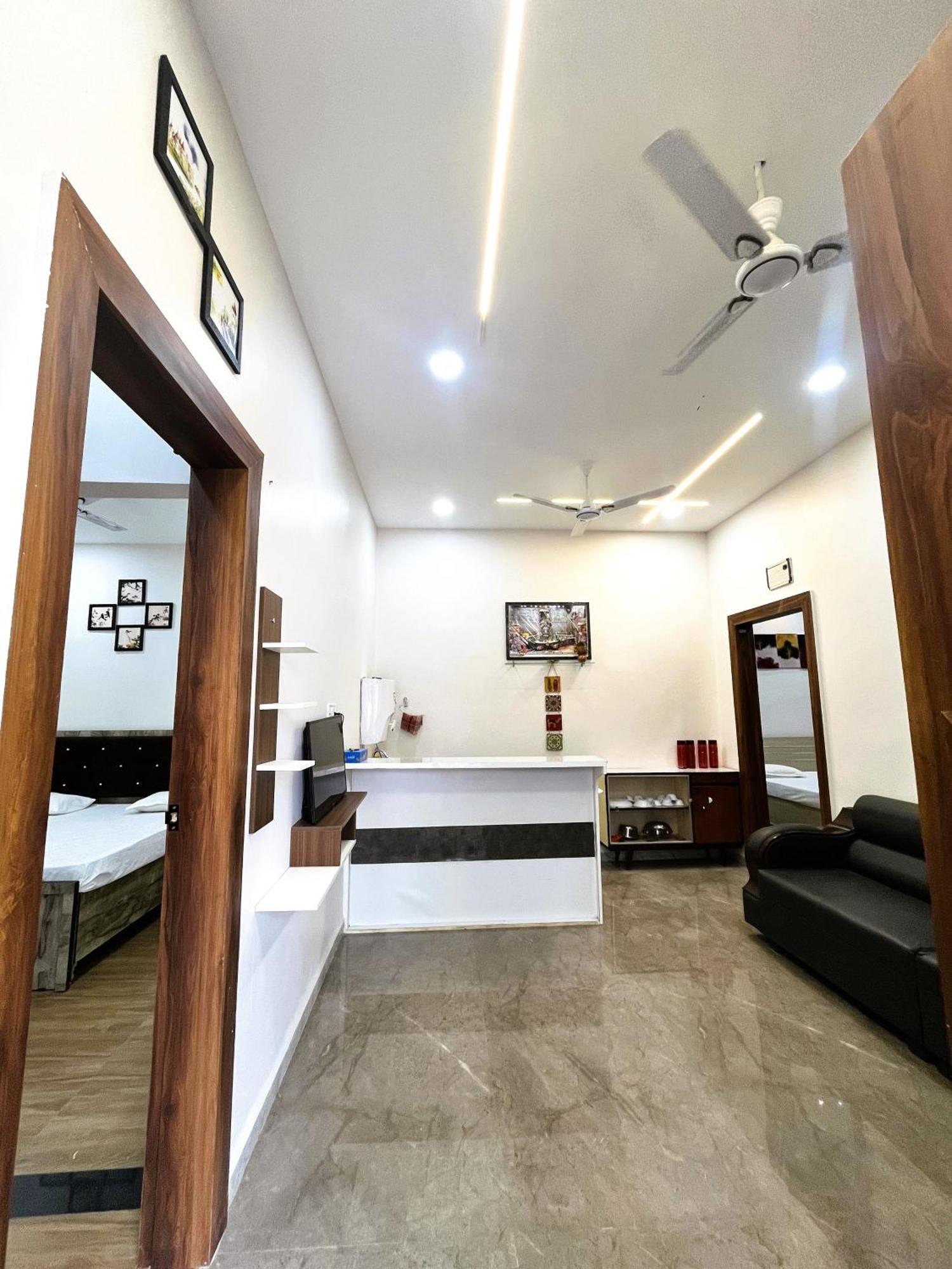 Shree Stay Inn Luxe' Holiday Home Ujjain Ngoại thất bức ảnh